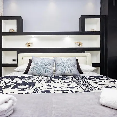 Fly And Swim, Glamour House Apartment