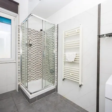 Fly And Swim, Glamour House Fiumicino